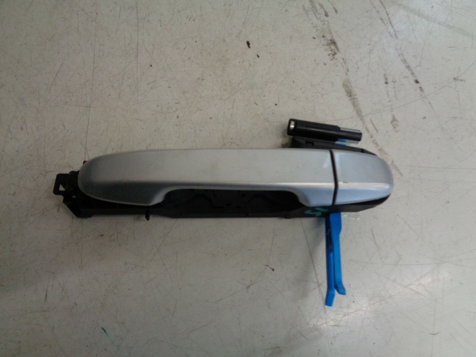 TOYOTA YARIS MK3 2014 NSR PASSENGER SIDE REAR EXTERIOR DOOR HANDLE SILVER