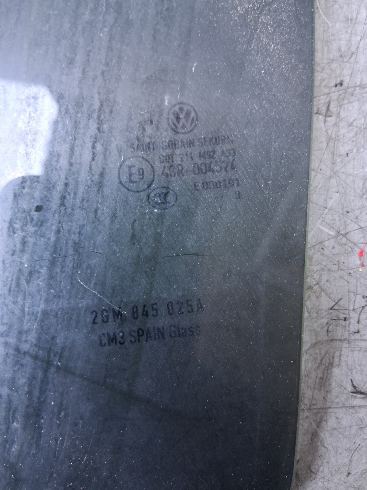 2023 VOLKSWAGEN T CROSS OSR DRIVER SIDE REAR WINDOW GLASS 43R000015