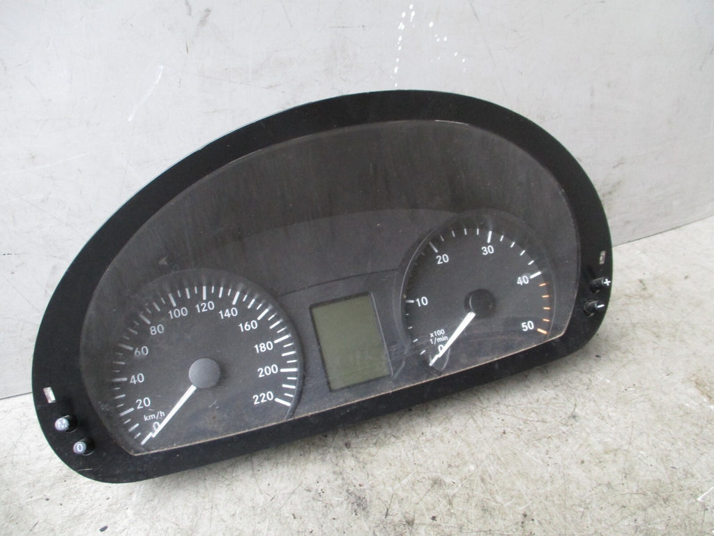 MERCEDES VITO W639 2011 2.1 DIESEL SPEEDOMETER INSTRUMENT CLUSTER A6399001100