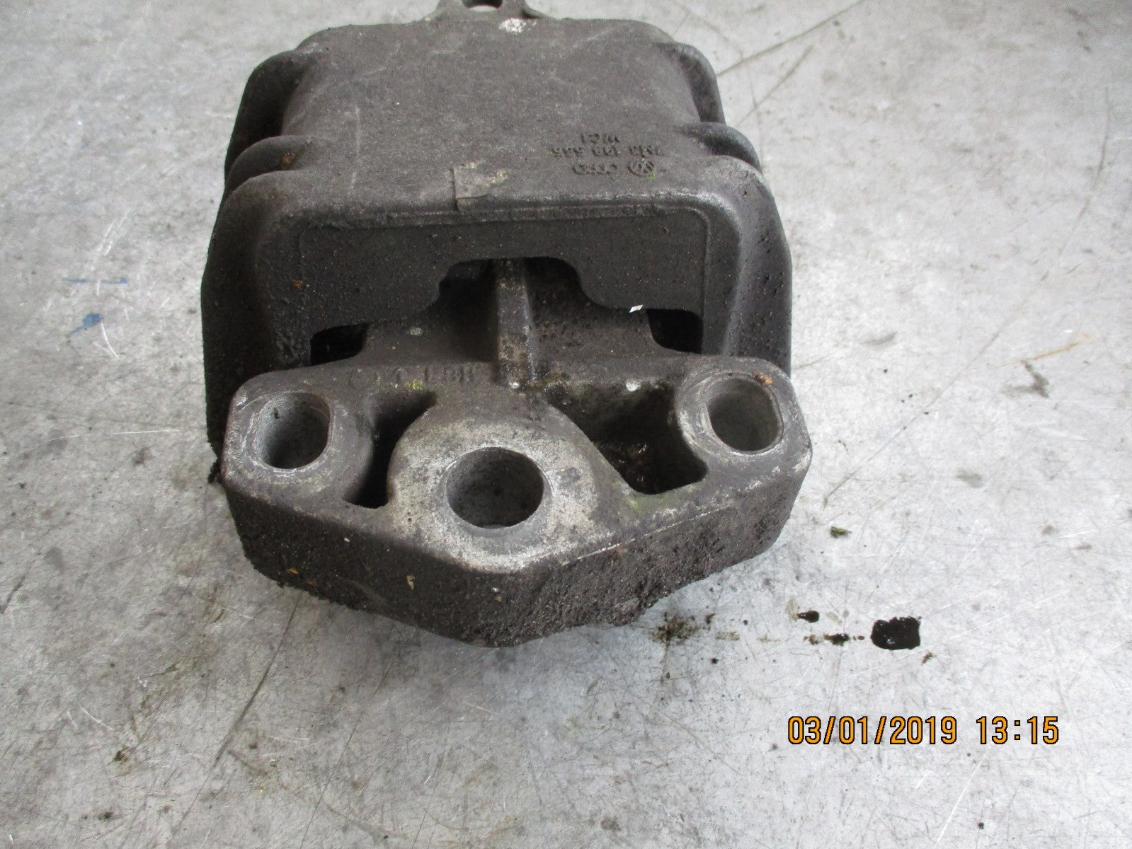 VOLKSWAGEN AUDI ENGINE MOUNT 7M3 199 555