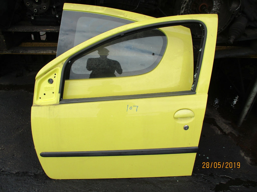PEUGEOT 107 PRE FACELIFT NSF PASSENGER SIDE FRONT DOOR KBL YELLOW