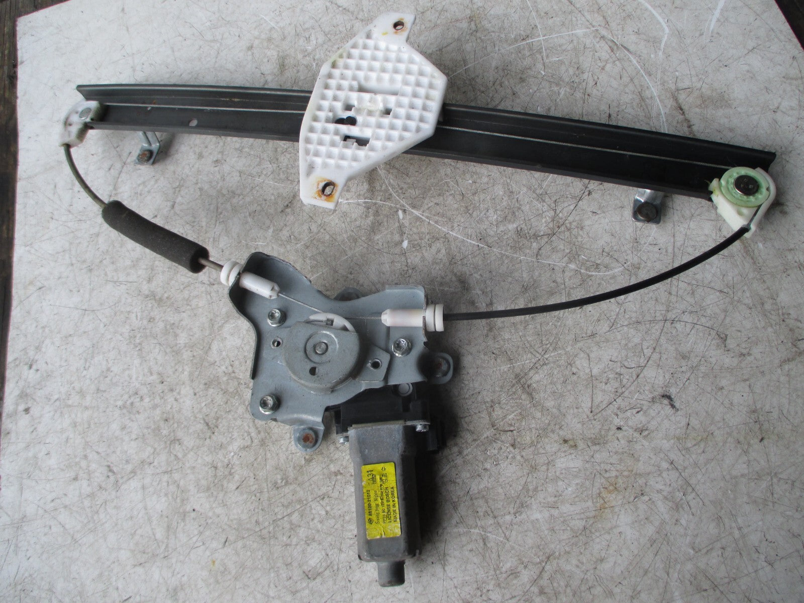 SSANGYONG KYRON 2009 2.0 DIESEL OSR DRIVER SIDE WINDOW MOTOR REGULATOR