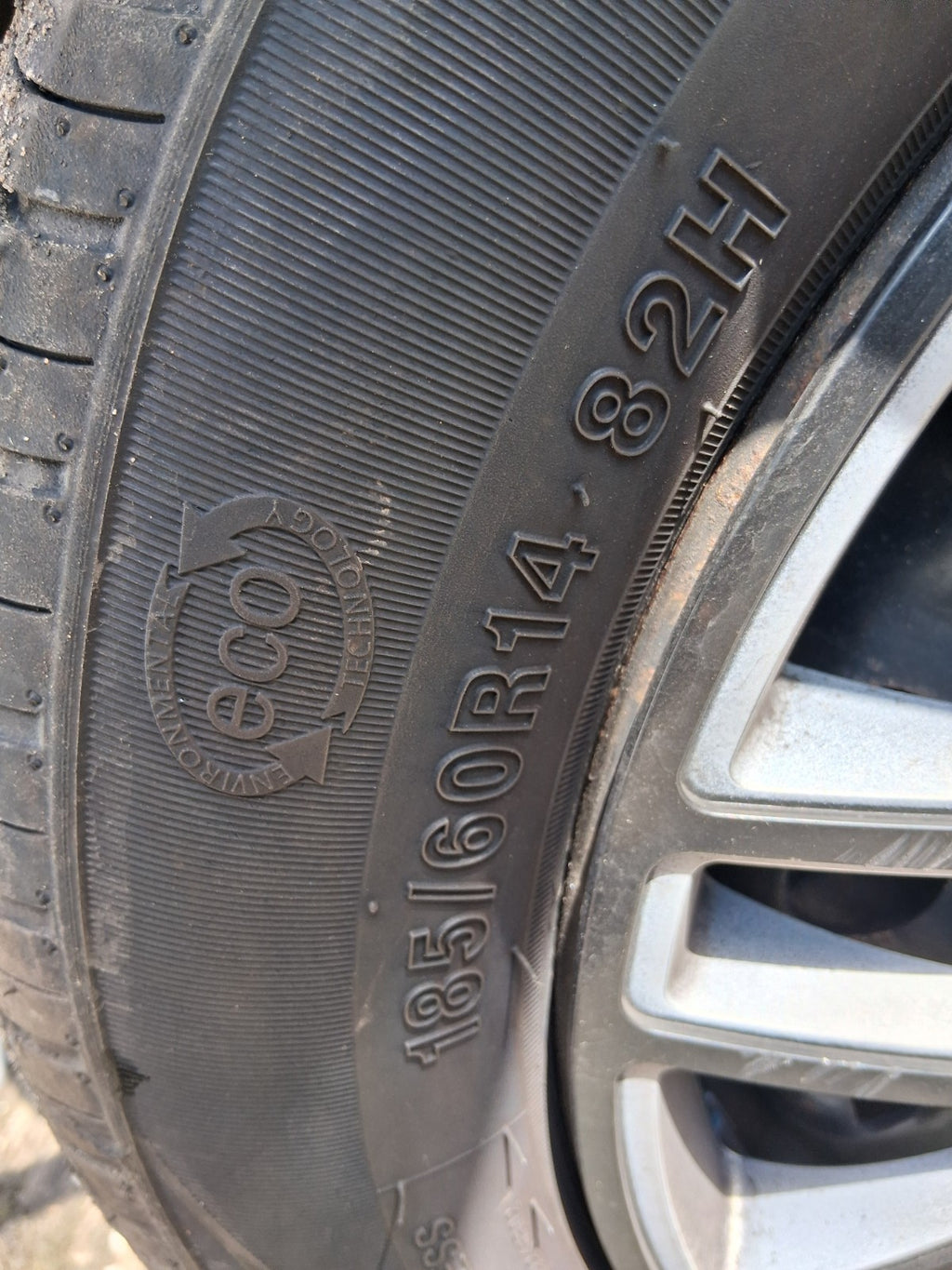 2011 VW VOLKSWAGEN FOX 3 DOOR 14 INCH ALLOY WHEEL WITH TYRE 185/60R14