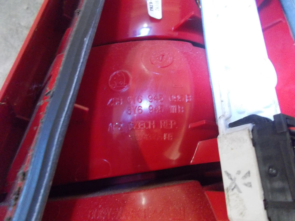 SKODA FABIA 2004 NSR PASSENGER SIDE REAR LIGHT TAIL LIGHT 6Y6945095