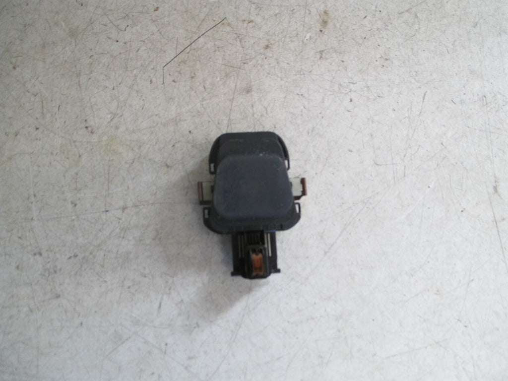 MERCEDES BENZ A CLASS W176 2017 WINDSCREEN RAIN SENSOR A2469002603