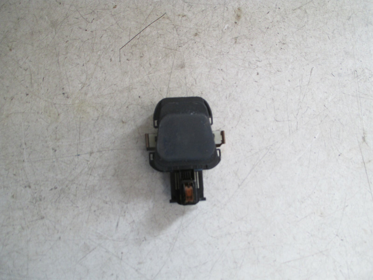 MERCEDES BENZ A CLASS W176 2017 WINDSCREEN RAIN SENSOR A2469002603