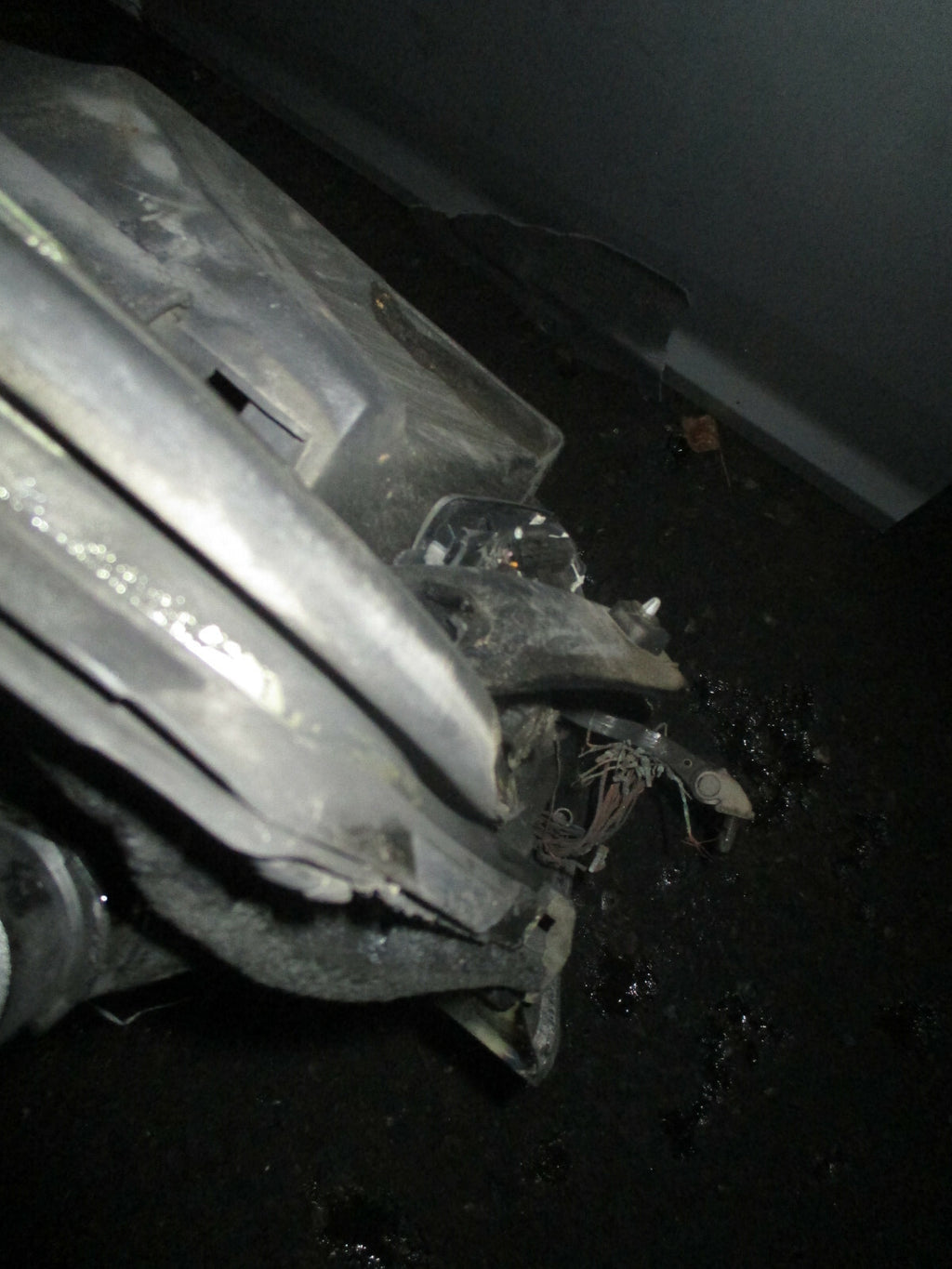 FORD FOCUS 2012 MK3 PREFACE LIFT OSF DRIVER SIDE FRONT DOOR SILVER DAMAGED