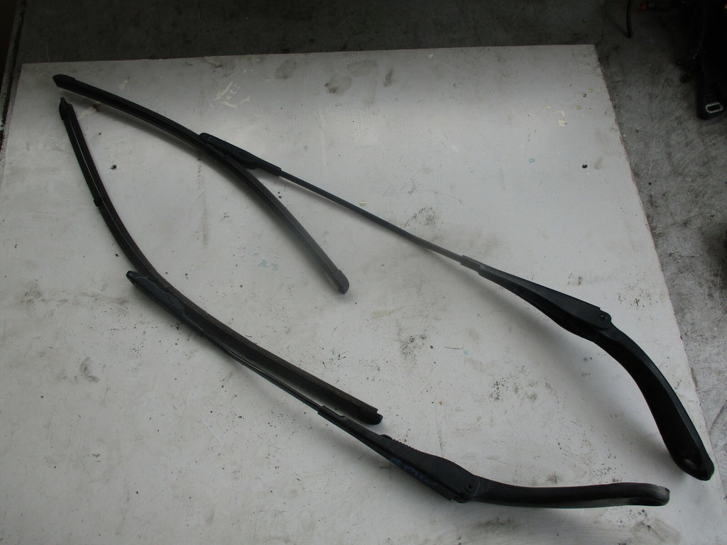 BMW 1 SERIES F20 F21 FRONT WIPER ARMS & BLADES BLACK PAIR