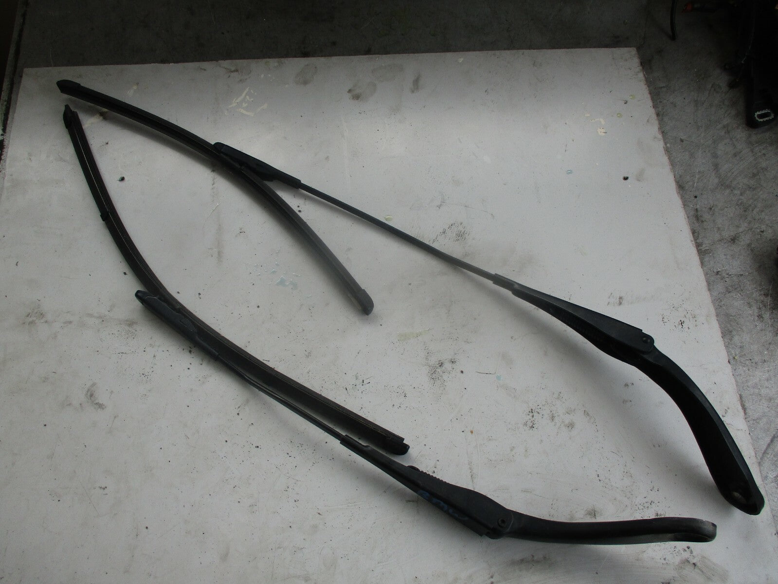 BMW 1 SERIES F20 F21 FRONT WIPER ARMS & BLADES BLACK PAIR