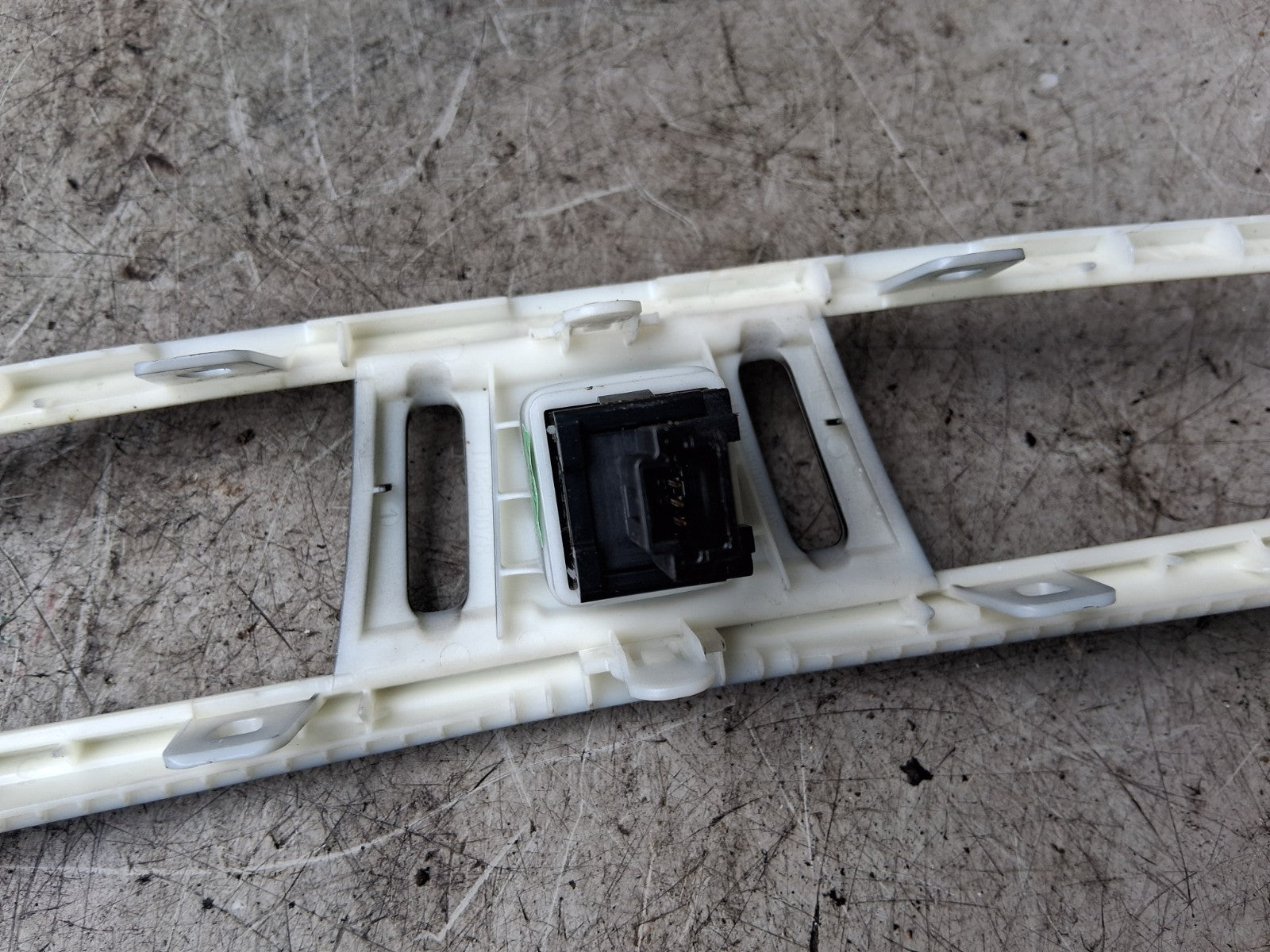 2020 NISSAN QASHQAI J11 MK2 FACELIFT HAZARD SWITCH TRIM PANEL COVER