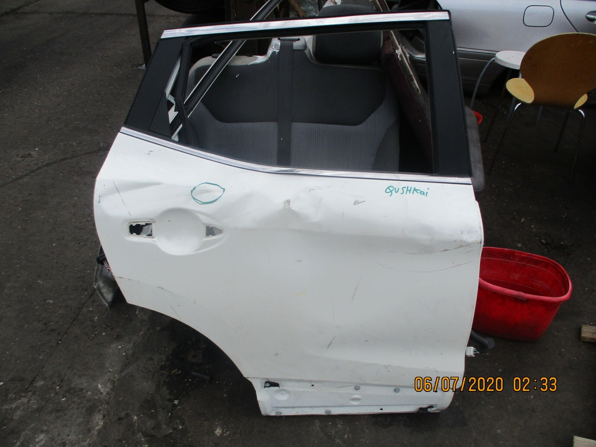 NISSAN QASHQAI 2018 J11 REAR RIGHT DOOR WHITE DAMAGED