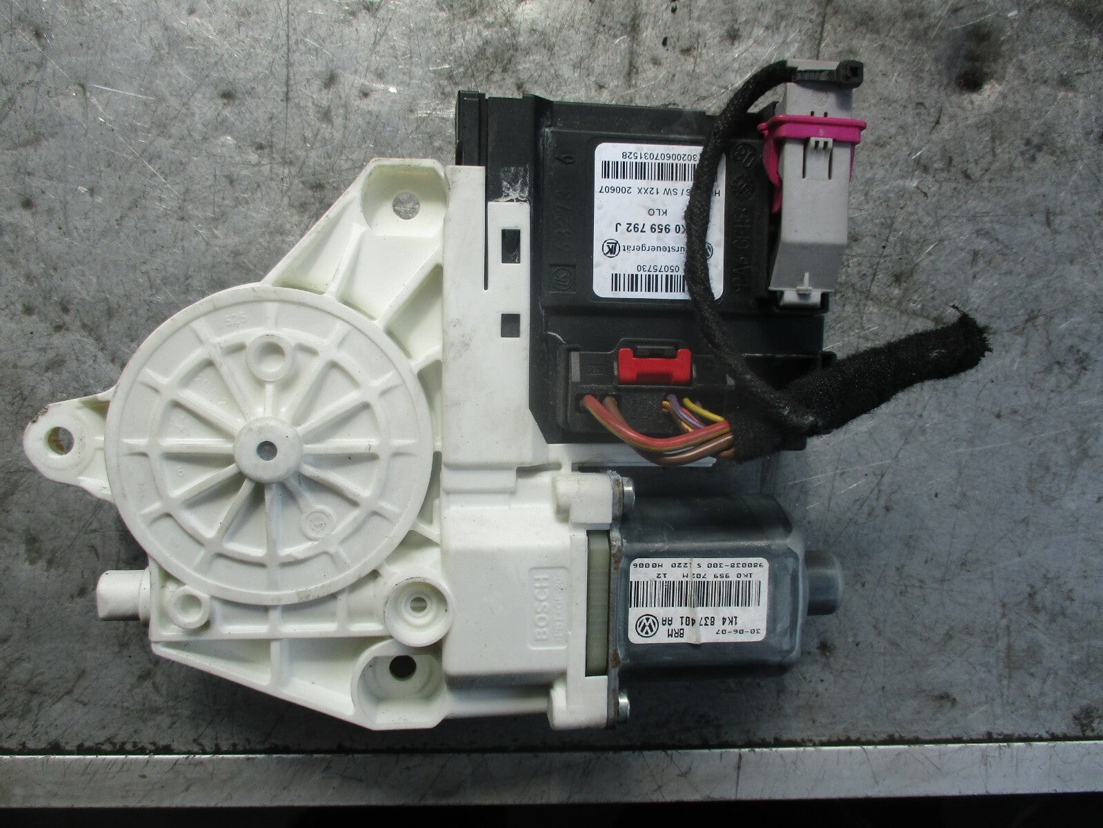 VW VOLKSWAGEN GOLF MK5 NSF NEAR PASSENGER SIDE FRONT WINDOW MOTOR 1K4837401AA