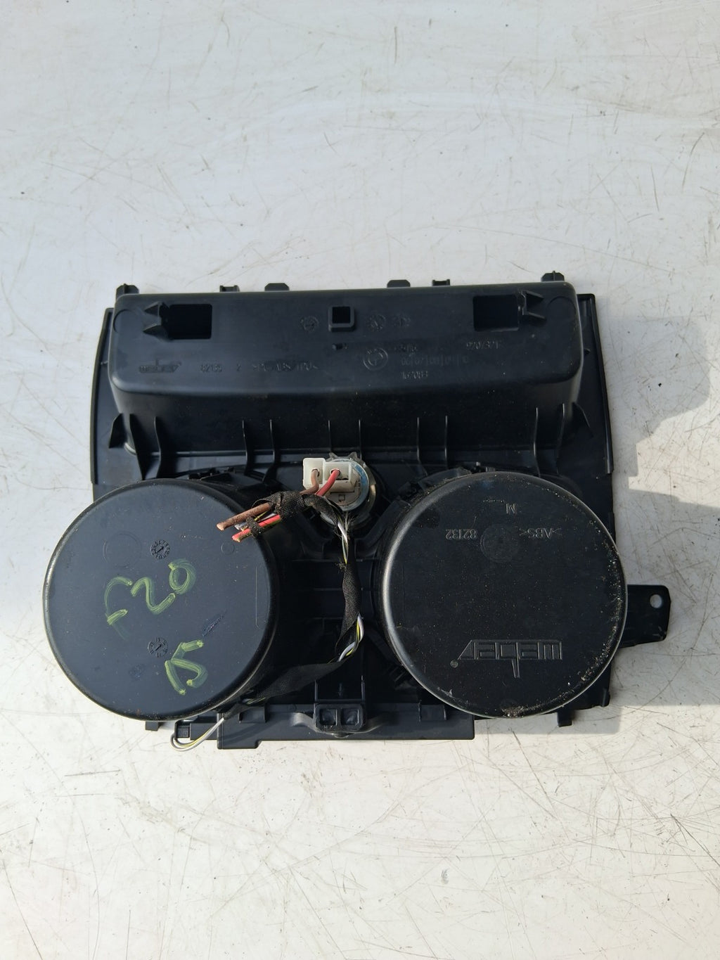 BMW 1 SERIES F20 F21 CENTRE CONSOLE AMP SOCKET & CUP HOLDERS 9207321