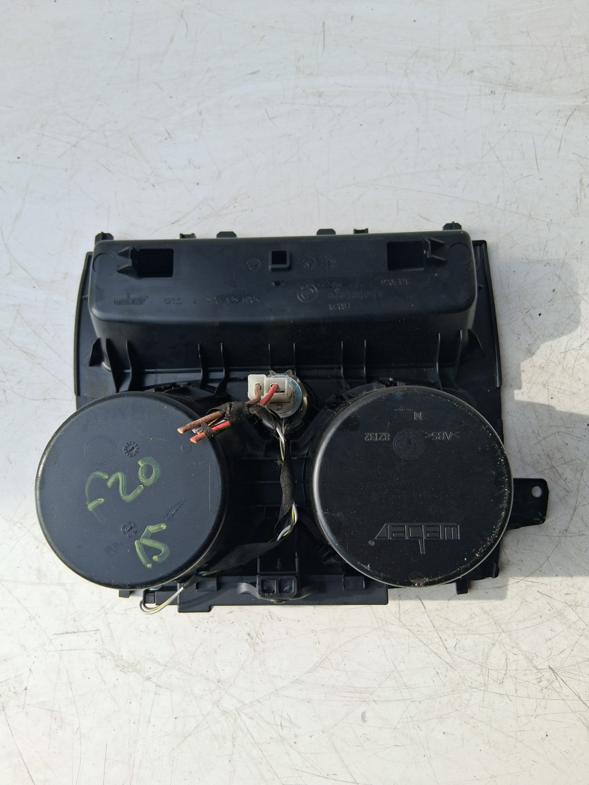 BMW 1 SERIES F20 F21 CENTRE CONSOLE AMP SOCKET & CUP HOLDERS 9207321
