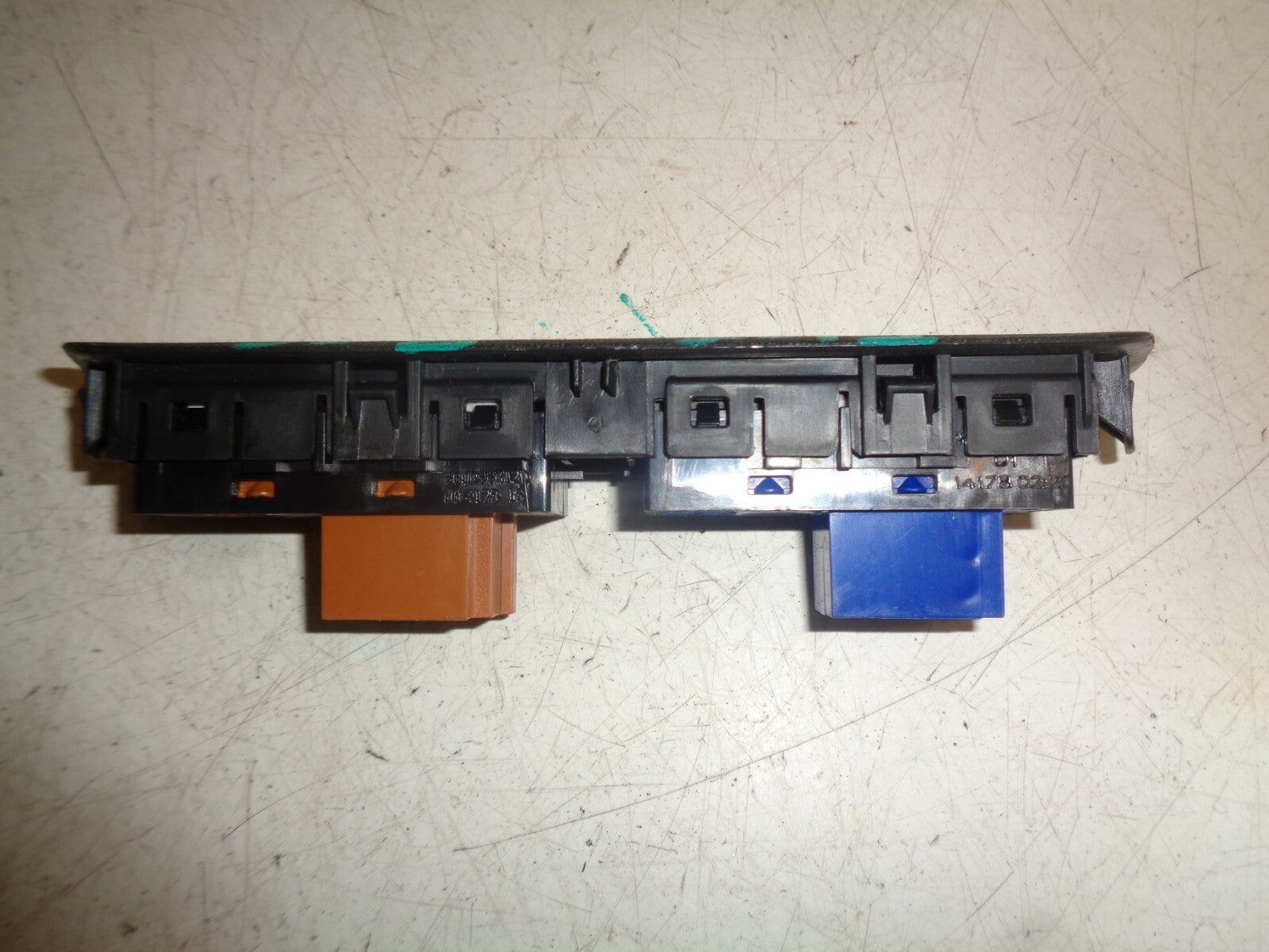 PEUGEOT 208 2012 ANTI SLIP SWITCH ECO SWITCH PANEL 98029931ZD