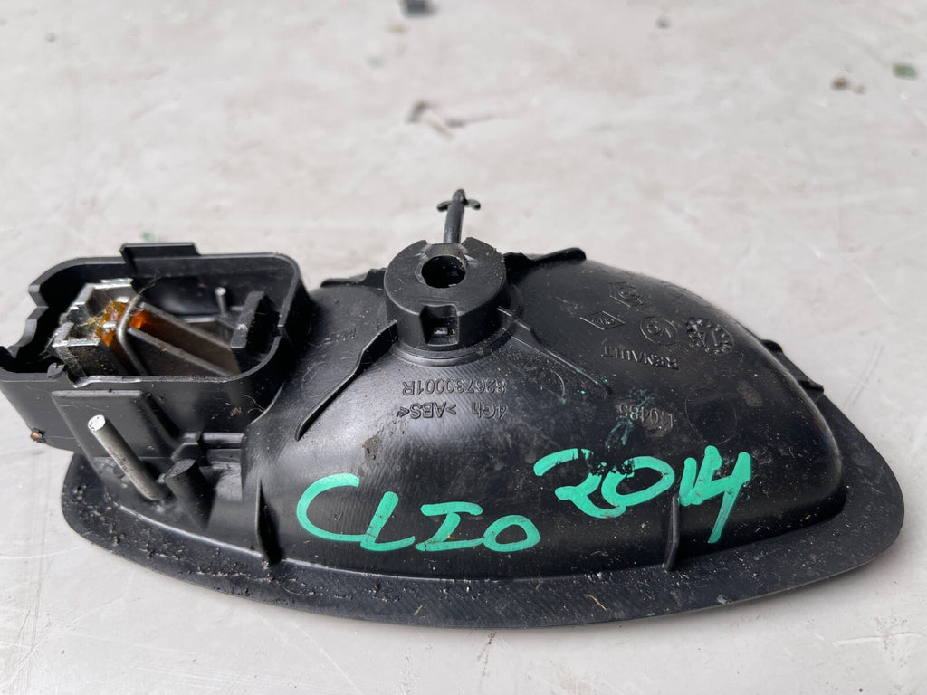 2014 CLIO RENAULT PASSENGER SIDE INTERIOR DOOR HANDLE 826730001R