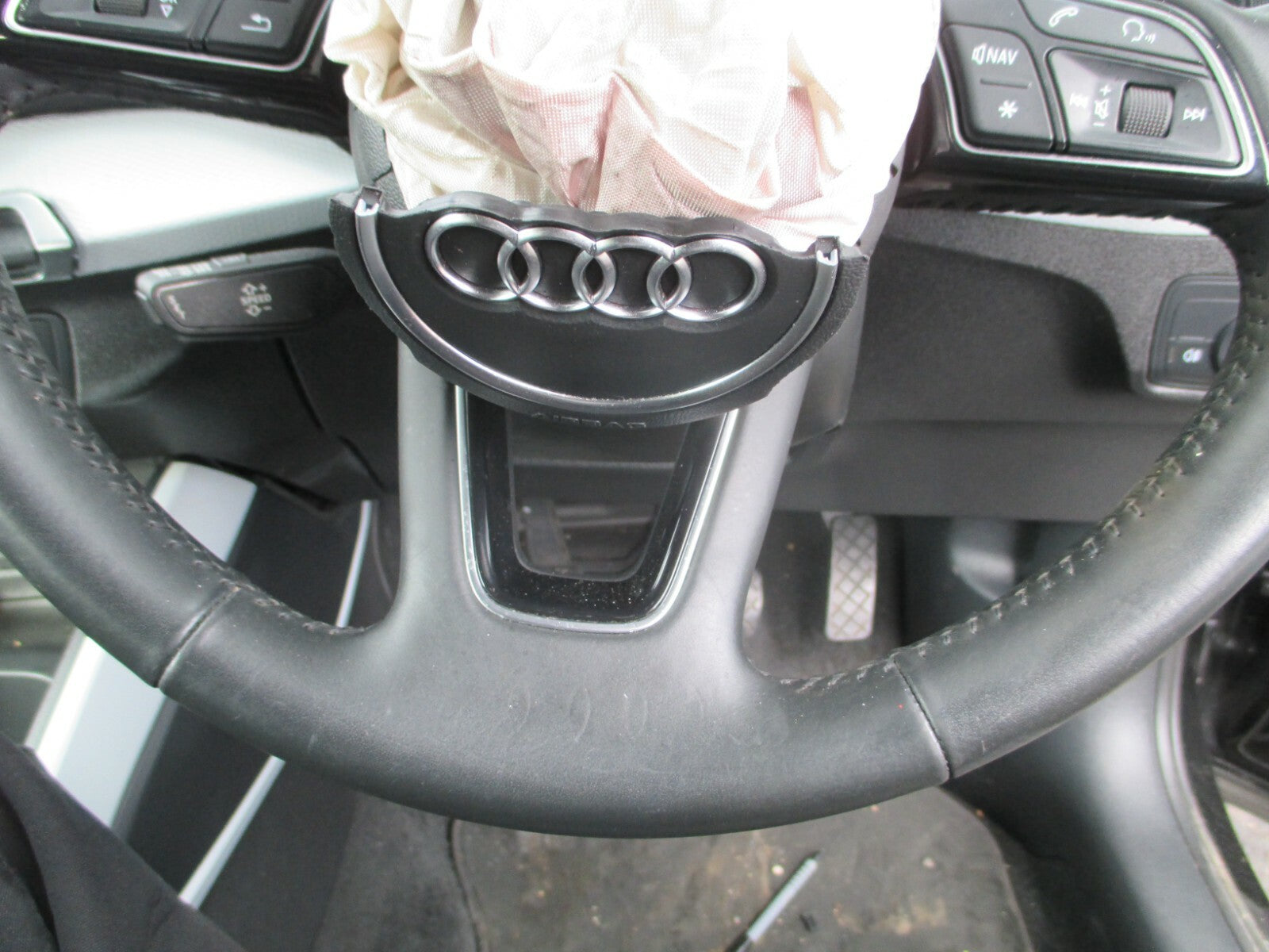 AUDI Q2 MK1 2020 LEATHER MULTI FUNCTION STEERING WHEEL CONTROL SWITCH BUTTON