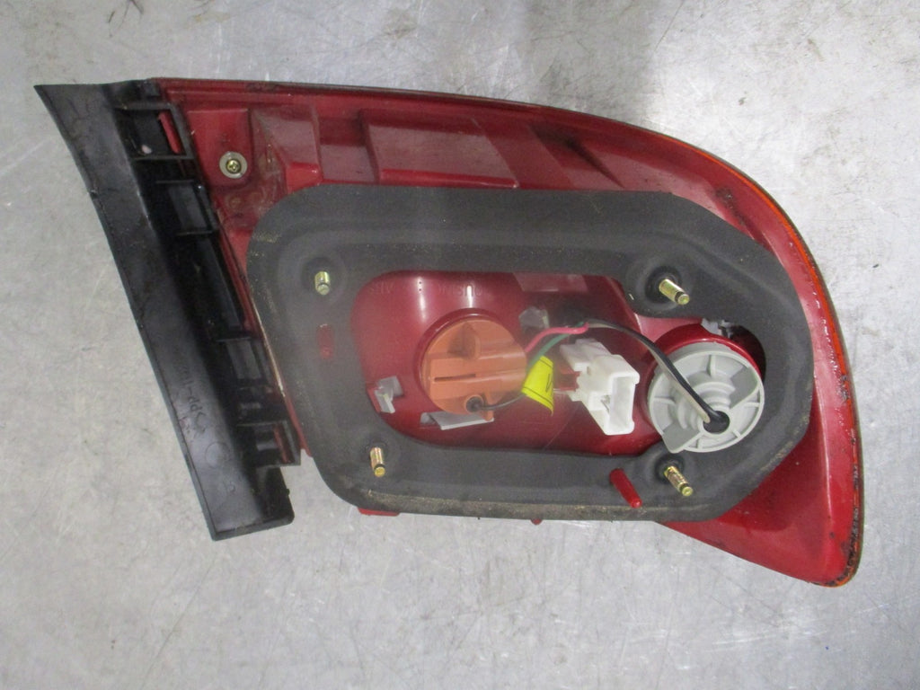2006 HYUNDAI ELANTRA CDX CRTD 2.0  NSR PASSENGER SIDE REAR REAR LIGHT CLUSTER