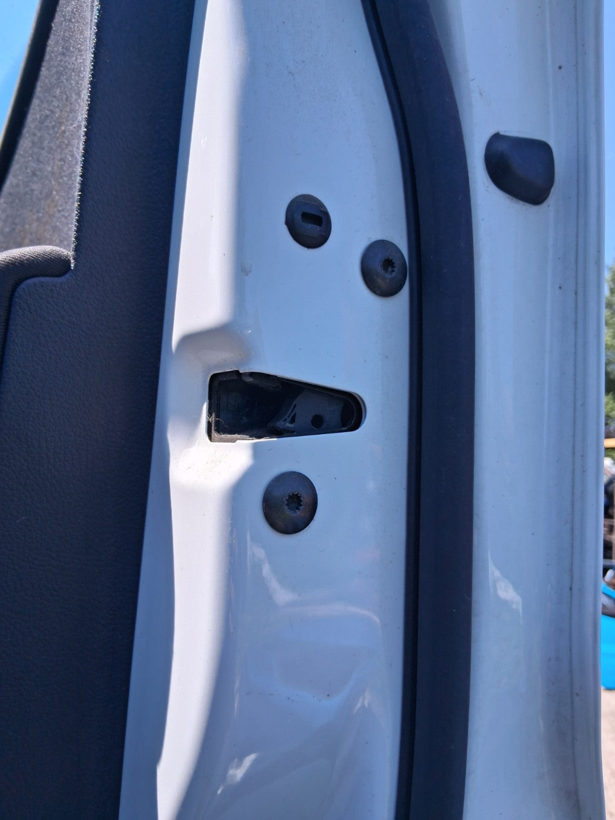 2013 VW VOLKSWAGEN TIGUAN MK1 OSF DRIVER SIDE FRONT DOOR LOCK MECHANISM