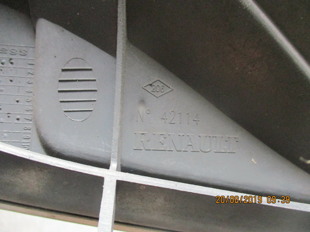 RENAULT LAGUNA MK2 FRONT HOOD GRILLE PANEL SILVER 8200012581