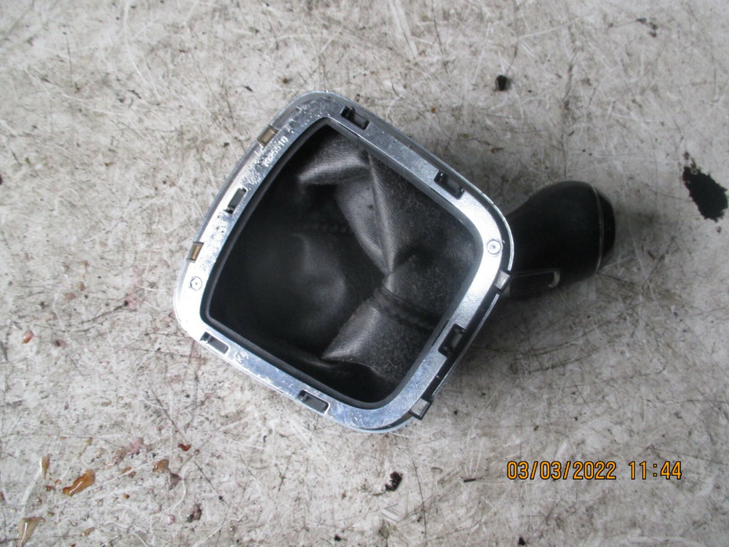 VW VOLKSWAGEN POLO 2017 5 SPEED MANUAL GEAR KNOB & GAITER 6C0411113B