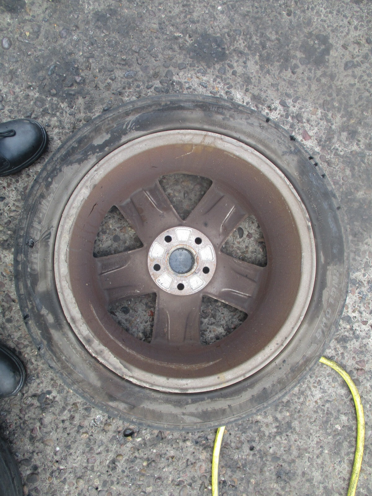 VW VOLKSWAGEN PASSAT 2006 B6 SALOON ALLOY WHEEL WITH 17 INCH TYRE