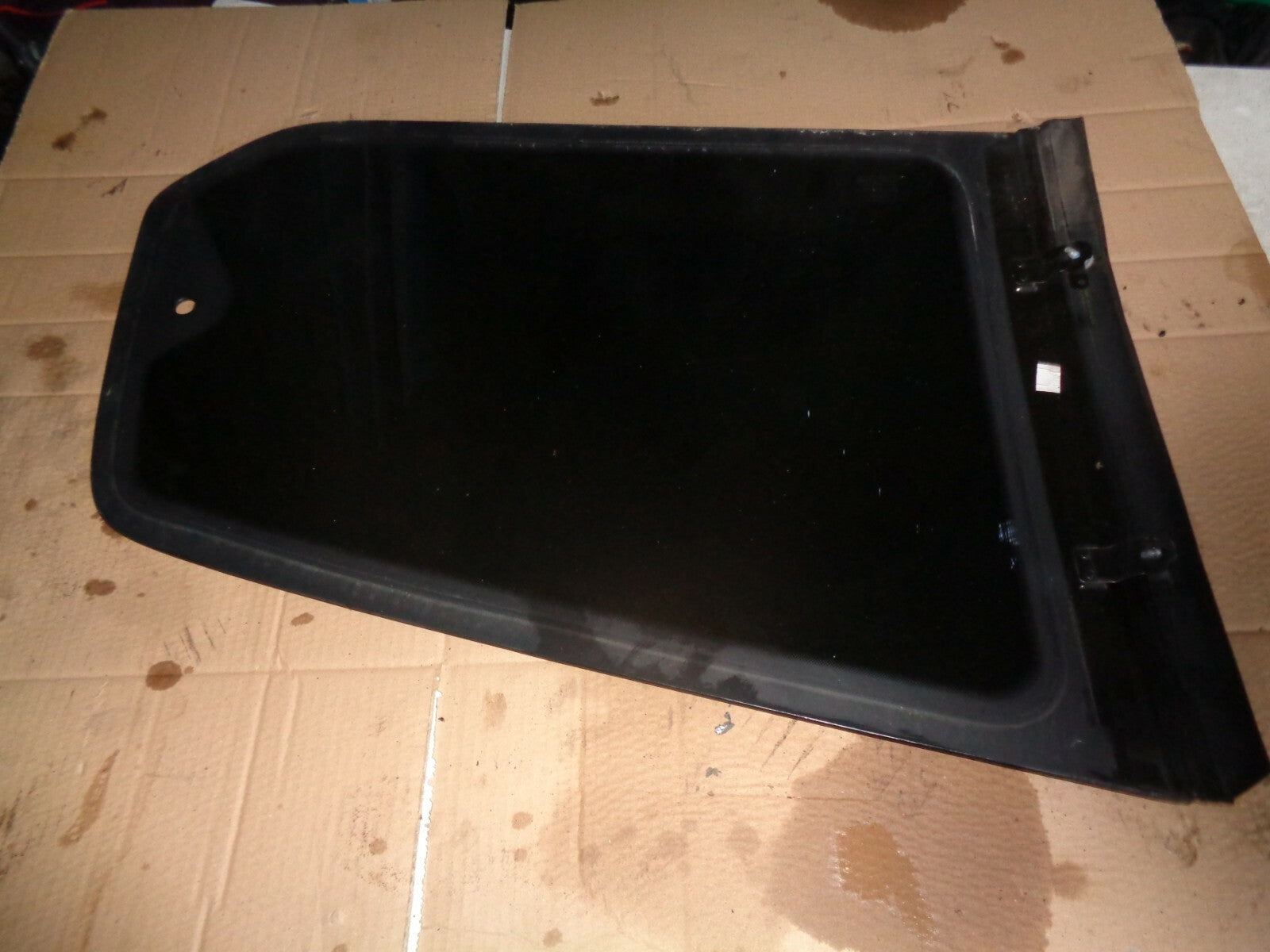 FORD GALAXY 2010 OSR DRIVER SIDE REAR DOOR QUARTER PANEL WINDOW GLASS