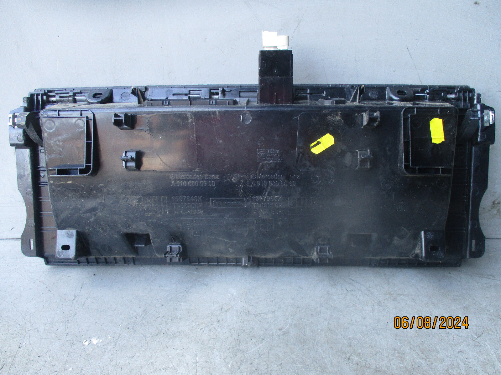 2020 MERCEDES BENZ FRONT DASHBOARD GLOVE BOX A9106805900