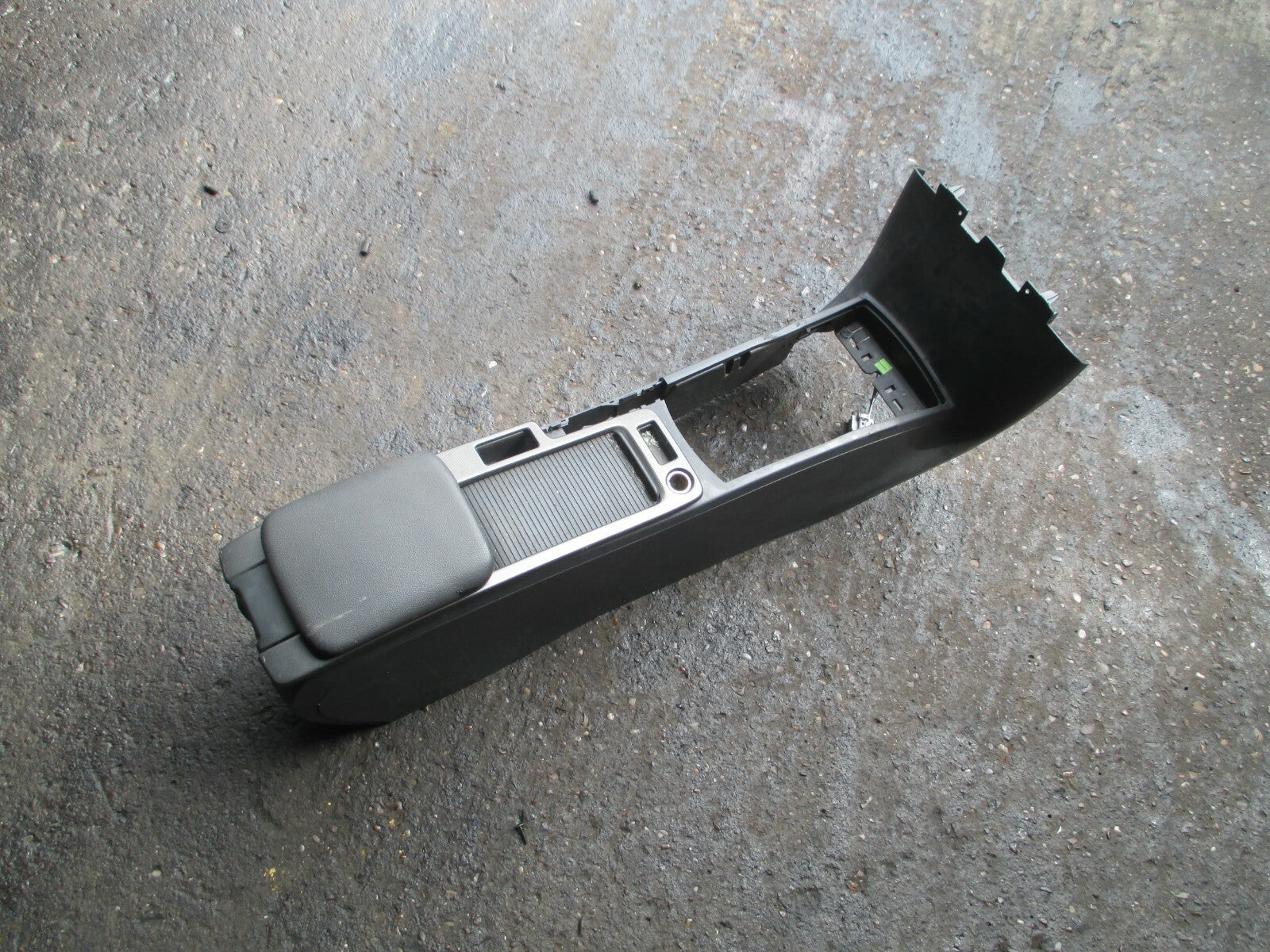 VOLVO C30 2012 HATCHBACK ARMREST WITH CENTRE CONSOLE 30755374