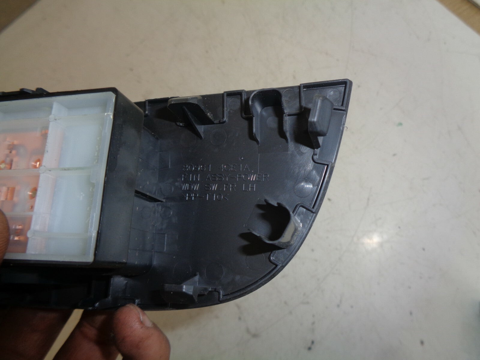 NISSAN XTRAIL MK3 FACELIFT 2019 NS PASSENGER SIDE FRONT WINDOW SWITCH 809614CE1A