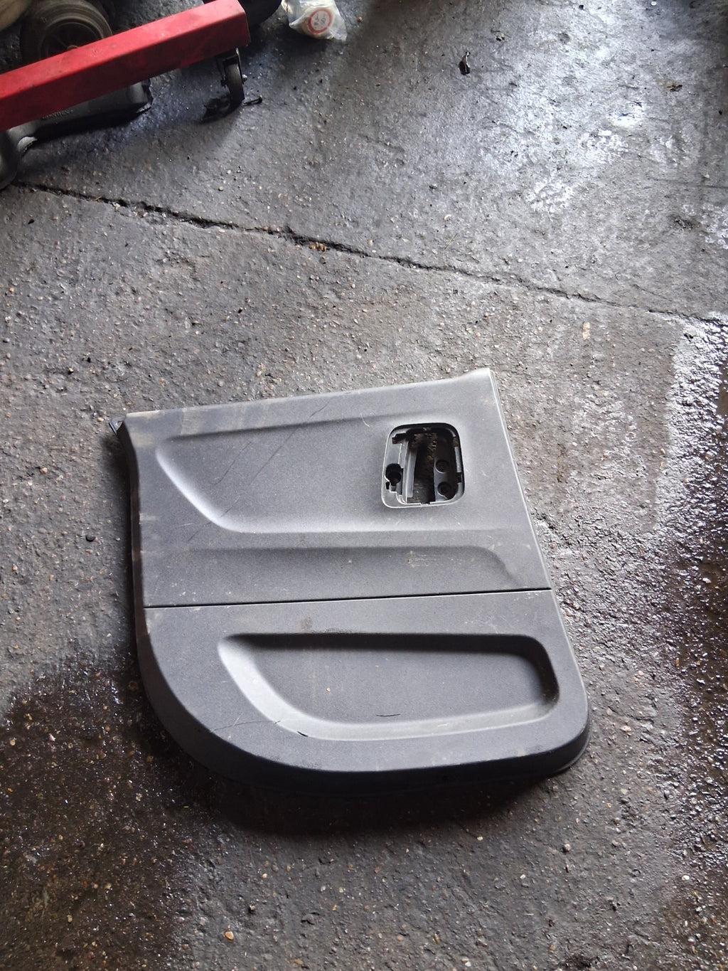 2025 PEUGEOT PARTNER NSR NEAR REAR LEFT SLIDING DOOR TRIM 9818041777