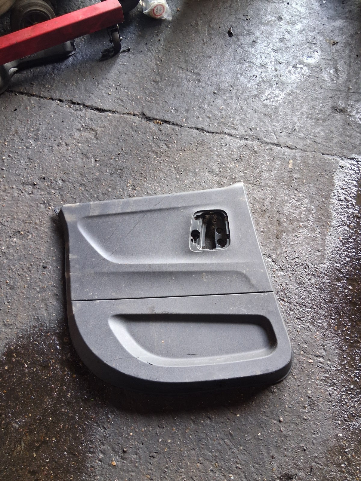 2025 PEUGEOT PARTNER NSR NEAR REAR LEFT SLIDING DOOR TRIM 9818041777