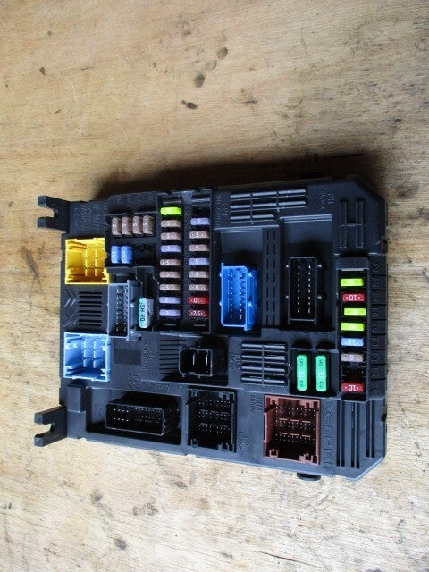 CITROEN C4 CACTUS 2018 FUSE RELAY BOX 9819851280