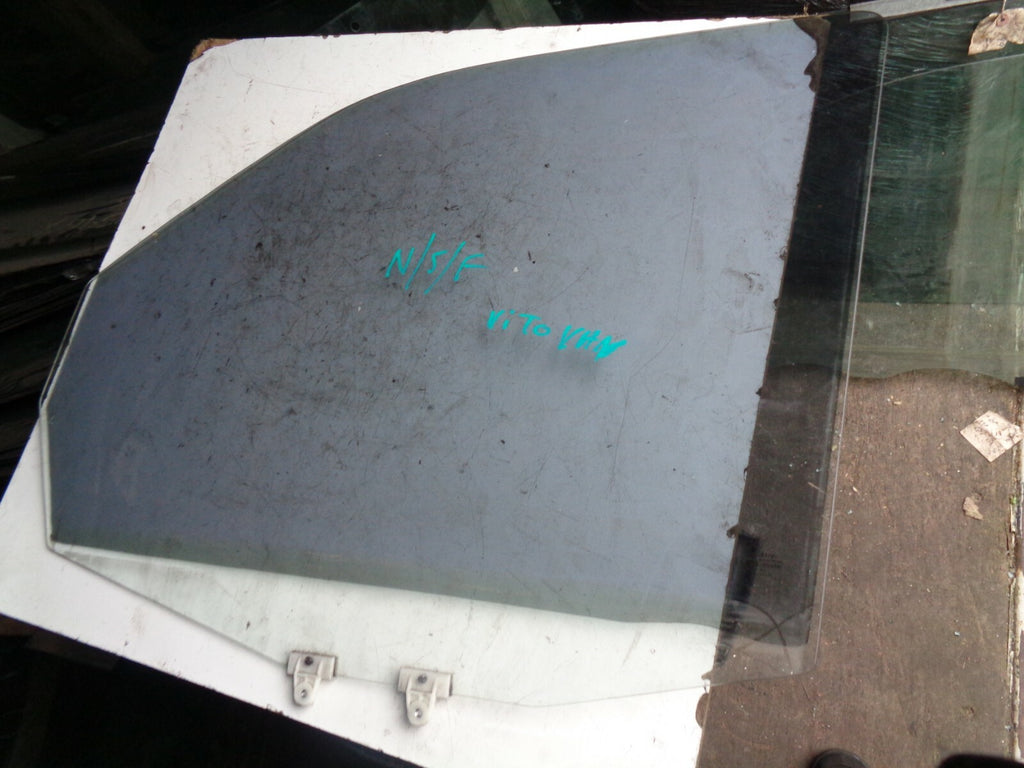 MERCEDES BENZ VITO VAN FRONT NS PASSENGER SIDE FRONT DOOR  GLASS