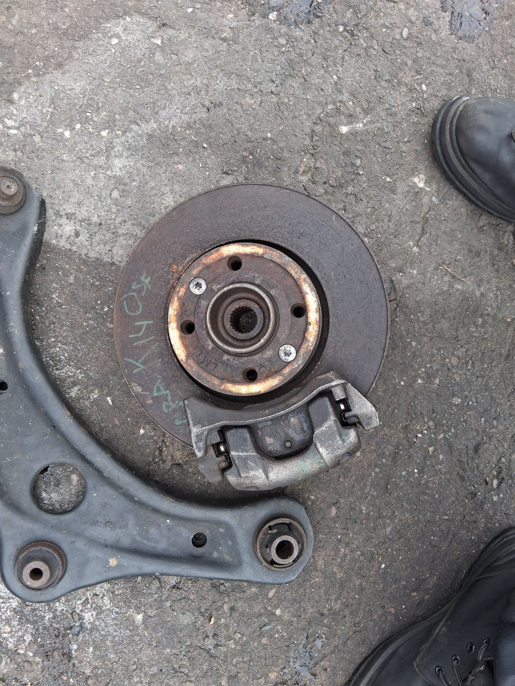 NISSAN MICRA K14 2019 1.0 PETROL OS DRIVER SIDE FRONT HUB CALIPER WISHBONE