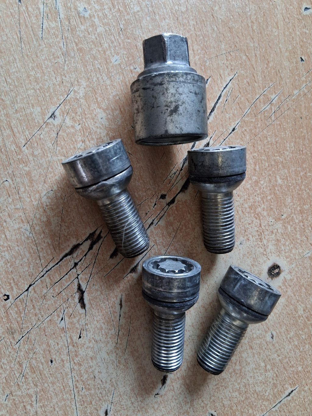 2022 AUDI Q2 S LINE MK1 4 LOCKING WHEEL NUTS WITH KEY