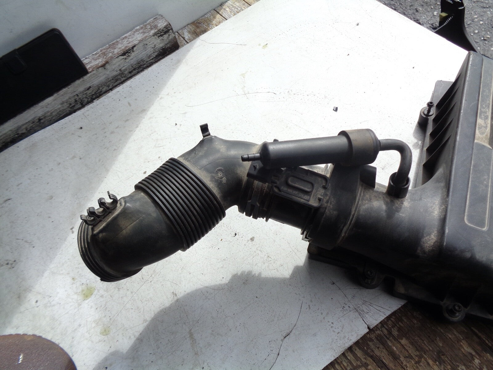 VW VOLKSWAGEN GOLF 2.0 TDI MK7 AIR FLOW METER INTAKE 04L906461B 5Q0129654