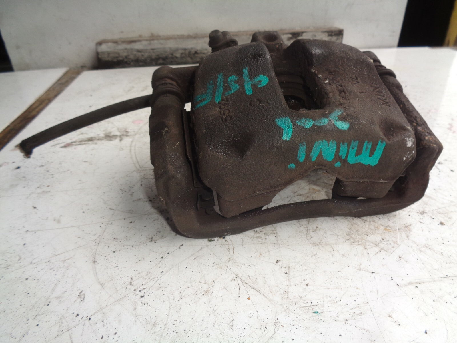 BMW MINI R52 2006 COOPER S 2006 1.6 OFF DRIVER SIDE FRONT BRAKE CALLIPER
