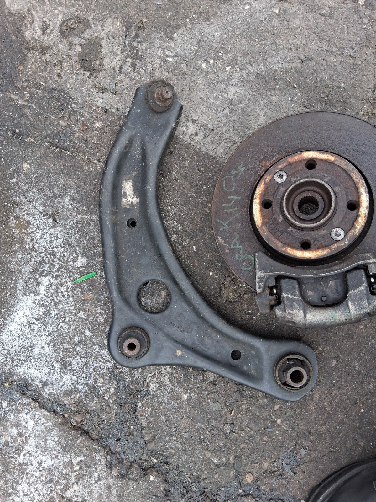 NISSAN MICRA K14 2019 1.0 PETROL OS DRIVER SIDE FRONT HUB CALIPER WISHBONE