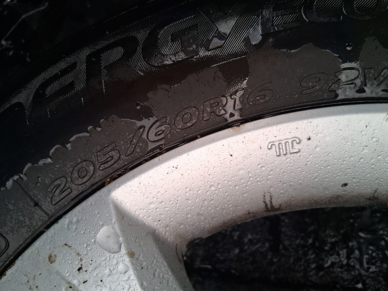 2013 HYUNDAI I40 16 INCH ALLOY WHEEL WITH TYRE 205/60R16