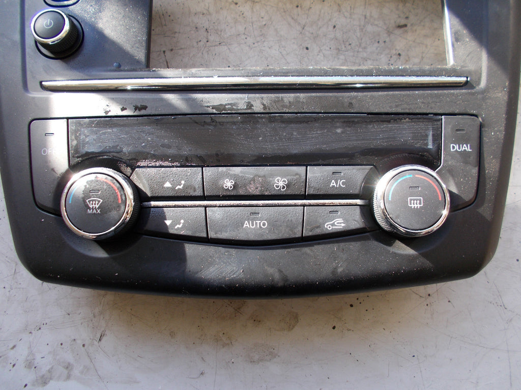 RENAULT KADJAR 2016 C7D SAT NAV SURROUND & HEATER CONTROL PANEL 275102210R