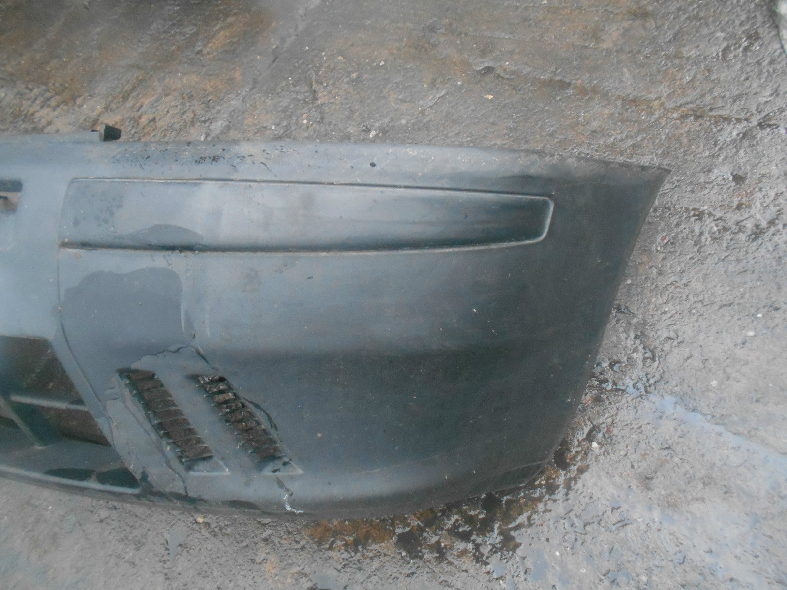 FIAT PUNTO 188 MK2 PRE FACELIFT 2000 FRONT BUMPER BLACK PLASTIC