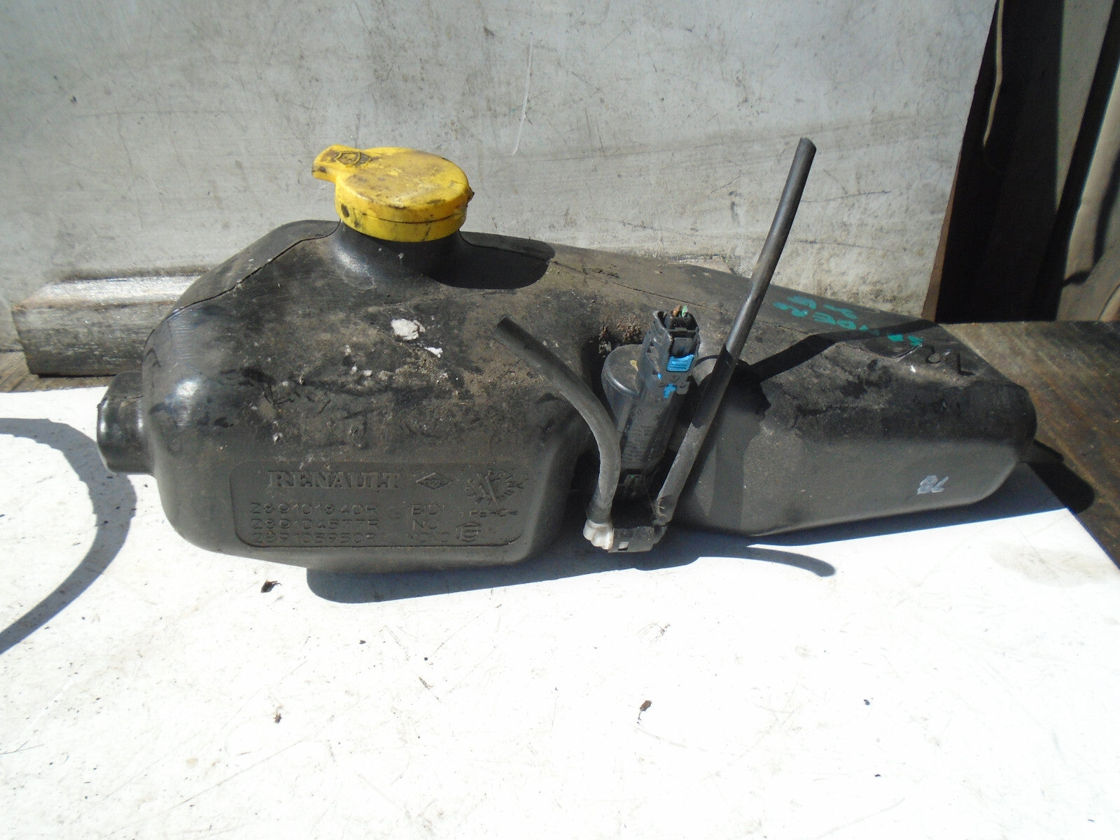 DACIA SANDERO 2018 WINDSCREEN WASHER WATER BOTTLE 289101840R