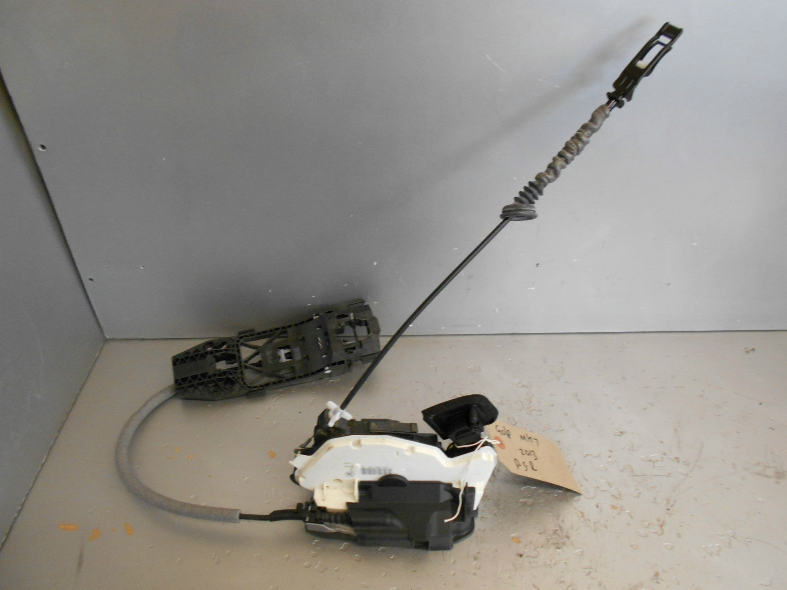 VOLKSWAGEN VW GOLF MK7 2013 5 DOOR NSR PASSENGER SIDE REAR DOOR LOCK MECH