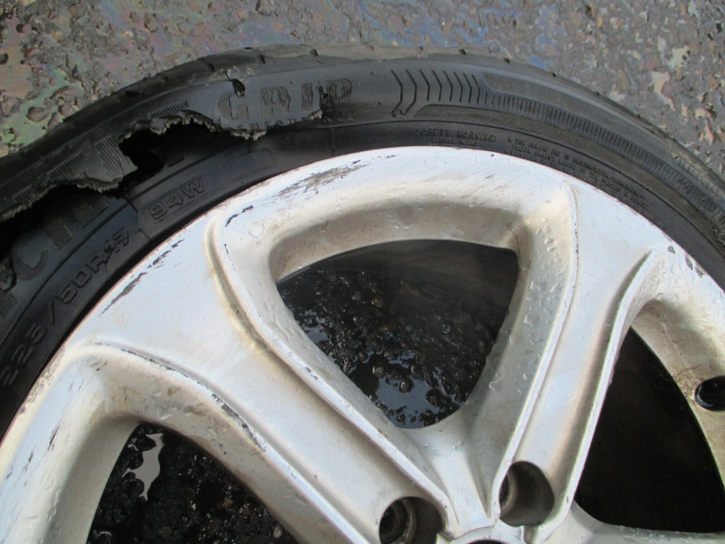 AUDI A4 B8 2014 17 INCH 5 SPOKE ALLOY WHEEL 225/50R17 TYRE DAMAGED