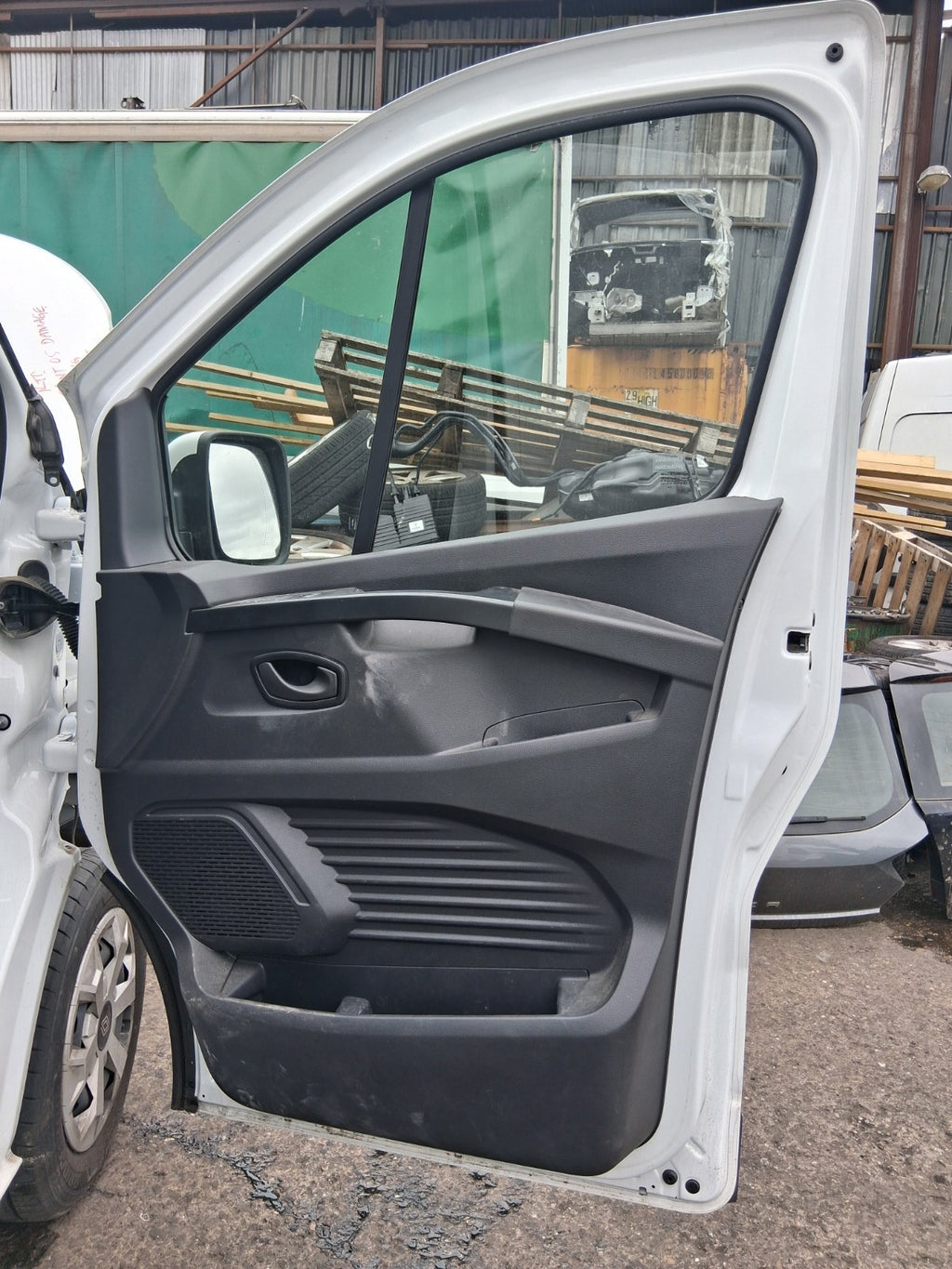 2024 RENAULT TRAFIC X82 MK3 OS DRIVER SIDE FRONT DOOR CARD PANEL