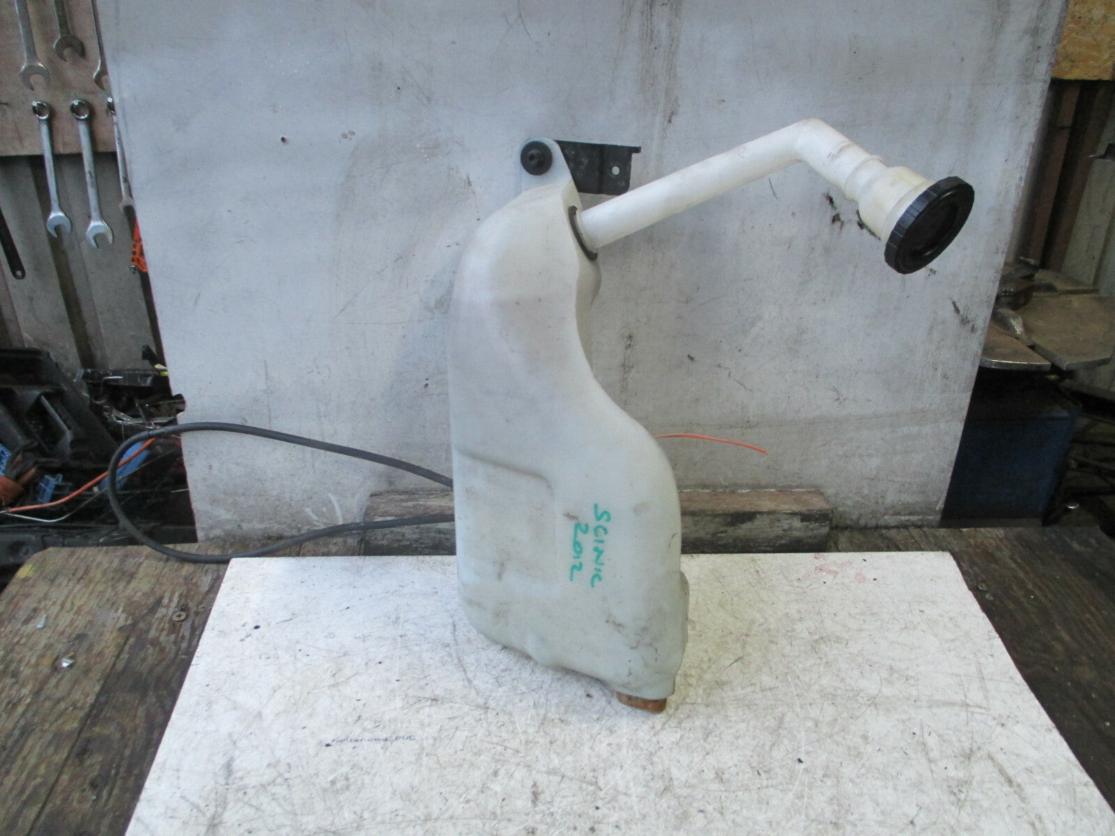 RENAULT SCENIC MK3 2012 FRONT WINDSCREEN WASHER WATER BOTTLE 289100014R