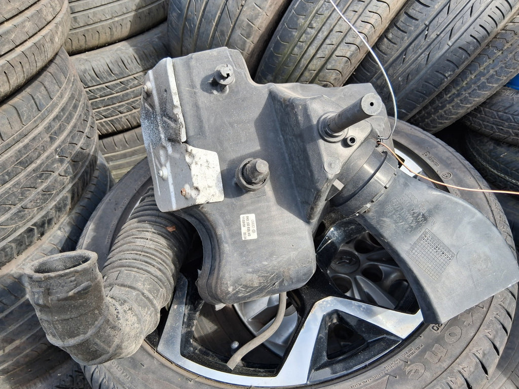 2015 AUDI A5 HATCHBACK 5 DOOR AIR FILTER HOUSING BOX 8K0133835AD