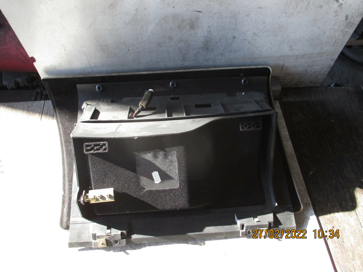 RANGE ROVER 1999 MK2 NSF FRONT PASSENGER SIDE GLOVE BOX