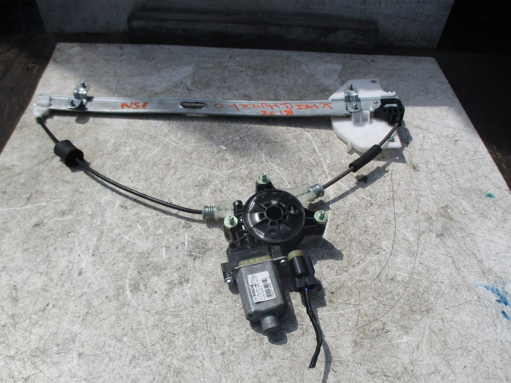 KIA PICANTO MK3 2018 NSF PASSENGER SIDE FRONT WINDOW MOTOR REGULATOR 82450G6000